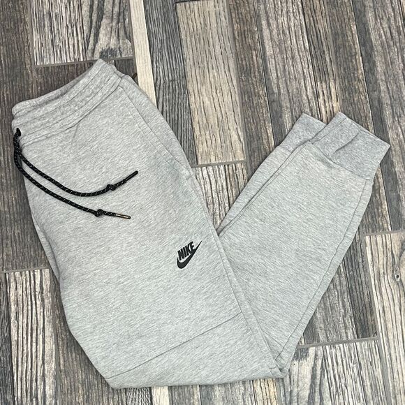 🔥🔥 NIKE TECH Fleece Jogger Tapered Leg Gray Sweatpants Men’s Medium - EXCELLEN - Picture 1 of 9